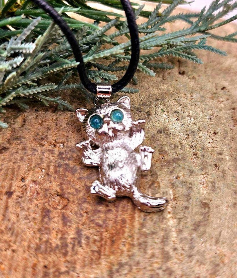 Cute NatureTourmaline Sneaky Cat Pendant Necklace