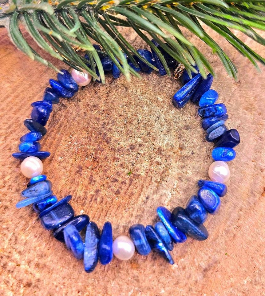 Nature Blue Kyanite Chips White Pearl Adjustable Bracelet