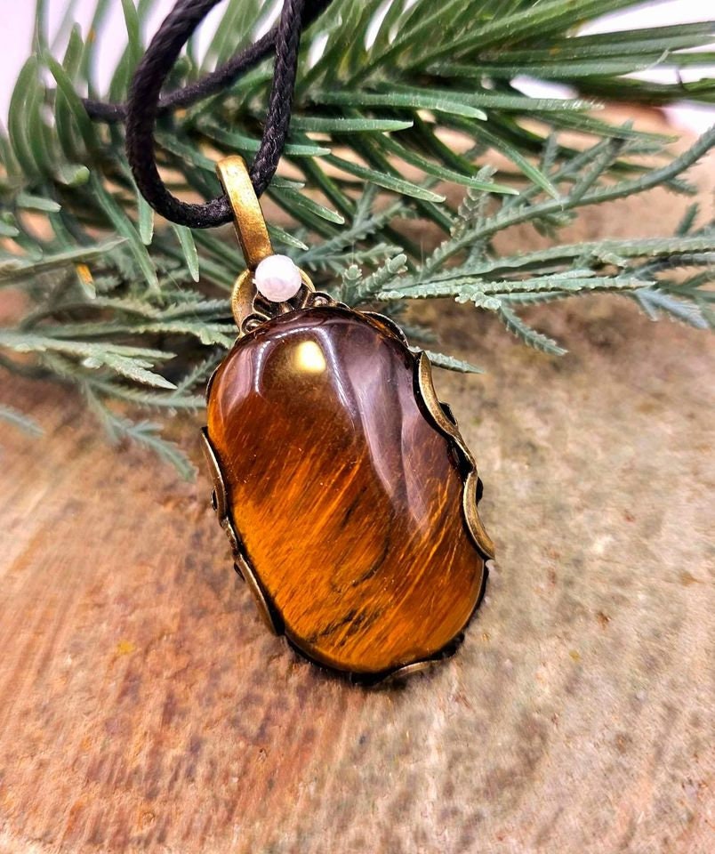 Nature Tiger Eye Polished Stone Flower Pattern Wrapped Pendant Necklace
