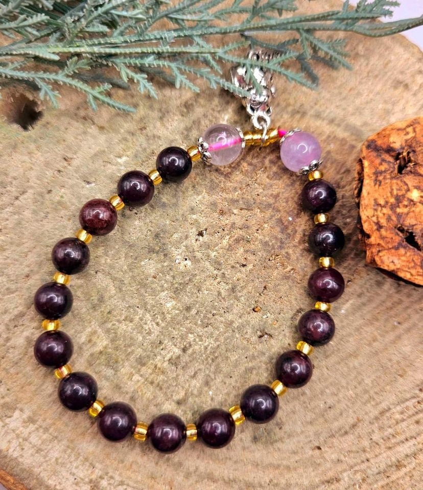 Beautiful Nature Red Garnet Mixed Crystal lucky Cat Charm Bracelet