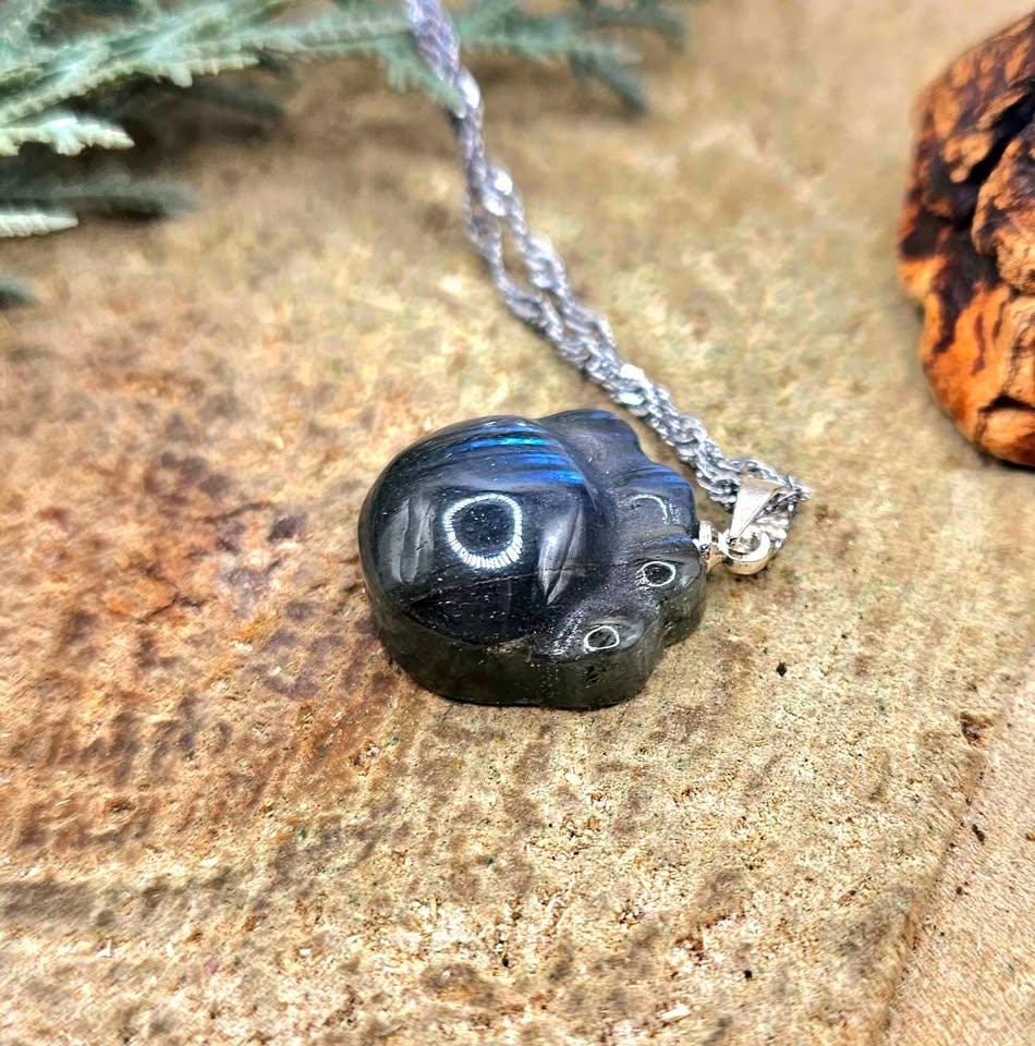 Nature Labradorite Carved Flashy Cute Animal Paw Pendant Necklace