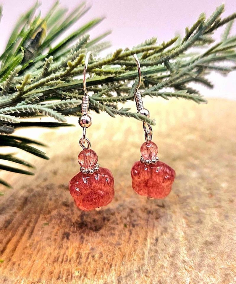 Adorable Nature Sparking Strawberry Quartz Hand Carved Paw S925 Earring