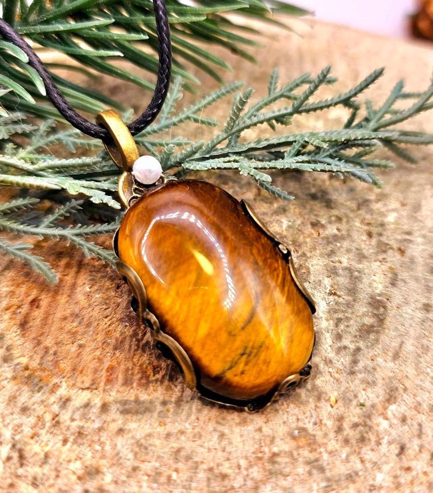 Nature Tiger Eye Polished Stone Flower Pattern Wrapped Pendant Necklace