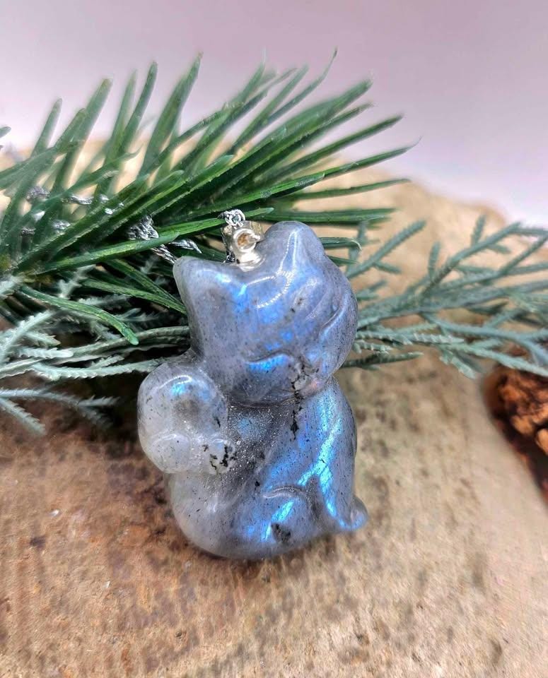 Nature Labradorite Strong Flash Relaxing Cat Pendant Necklace