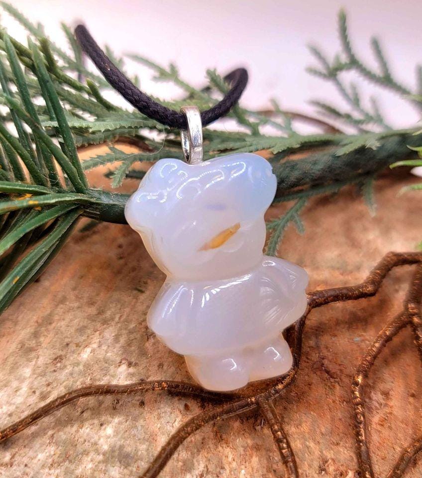 Adorable Nature Agate Hand Carved Peppa Pig Pendant Necklace.