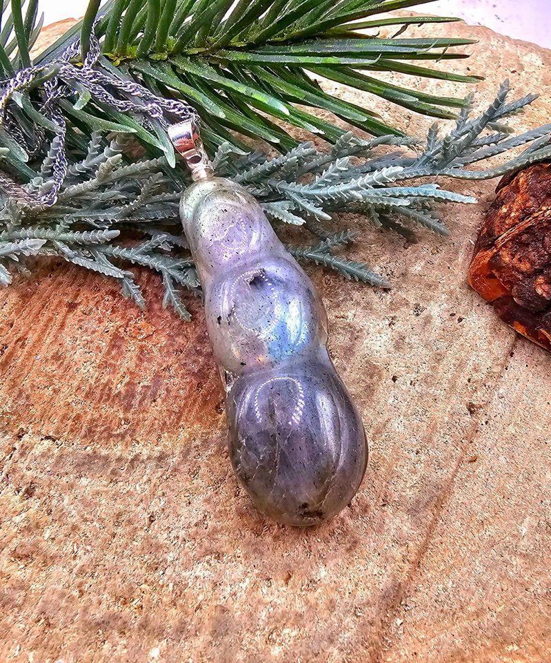 Beautiful Nature Labradorite Rainbow Flash Peapod Pendant