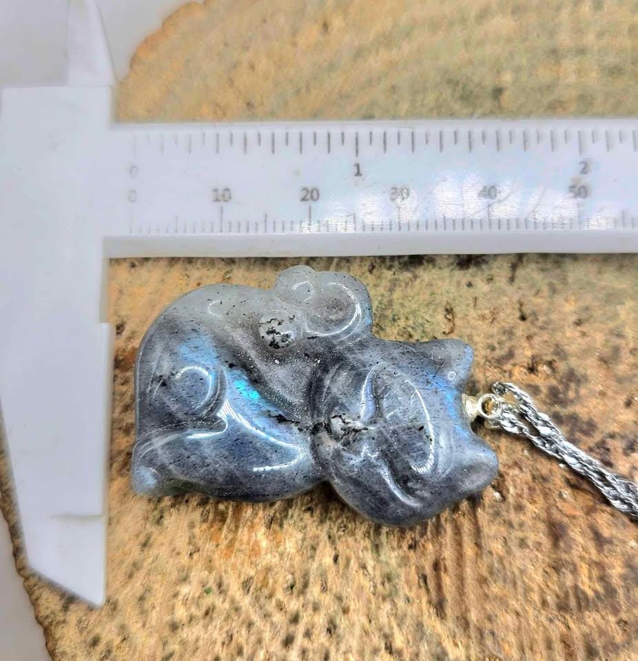 Nature Labradorite Strong Flash Relaxing Cat Pendant Necklace