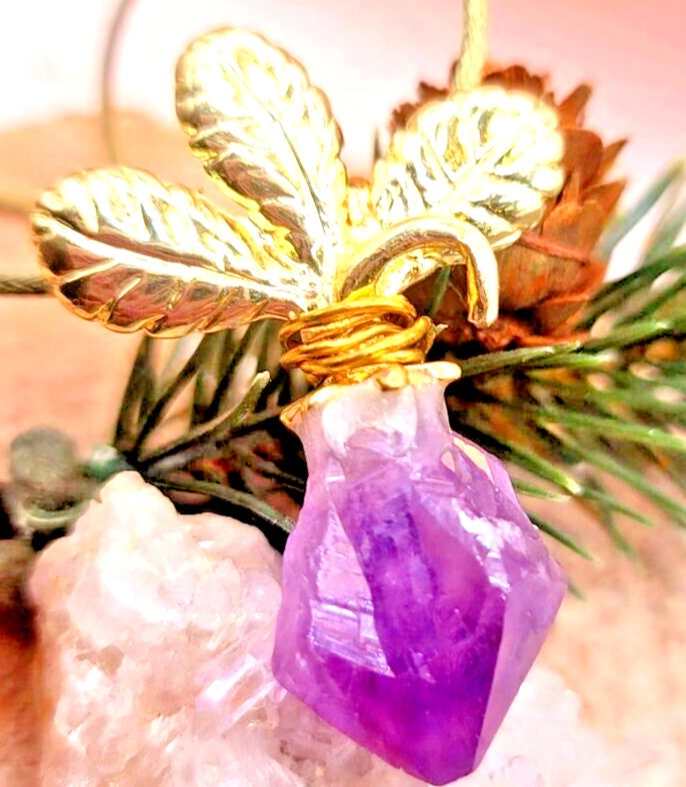 Unique Nature Amethyst Crystal Point Gold Metal Leaf & Stem Big Carrot Necklace