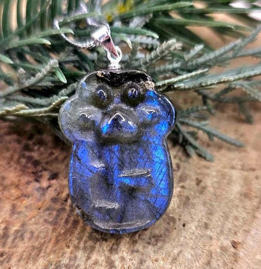 Nature Labradorite Carved Flashy Lucky Cat Paw Pendant Necklace