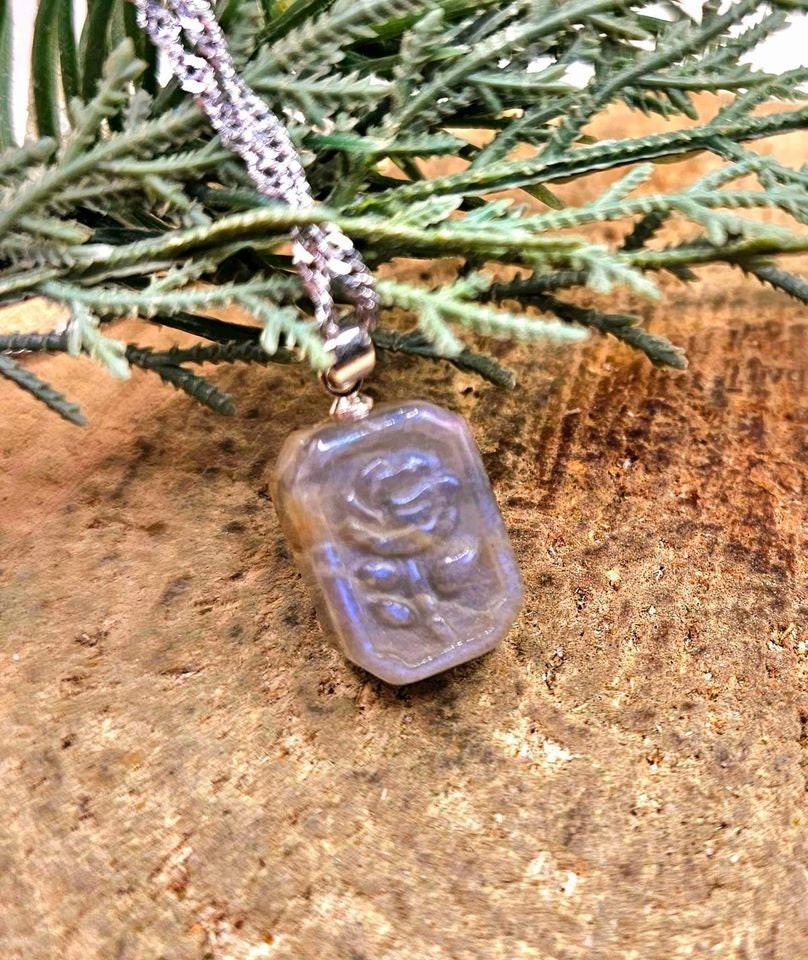 Nature Labradorite Carved Flashy Rose Portrait Pendant Necklace