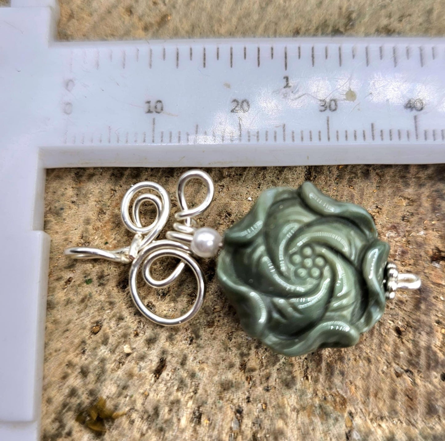 Nature Alashan Agate Carved Lotus Flower Pendant Necklace