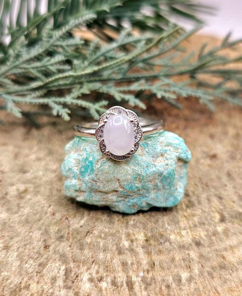 Beautiful Nature White Chalcedony Flower Band Adjustable Ring