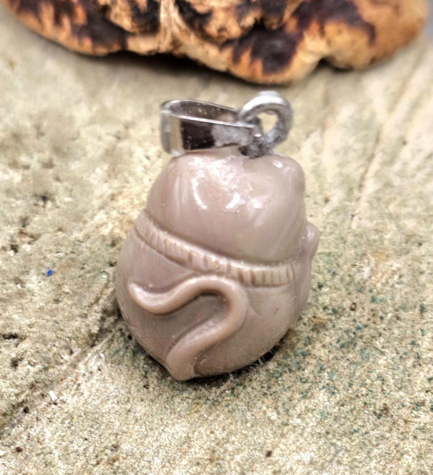 Nature Alashan Agate Hand Carved Lucky Cat Pendant Necklace