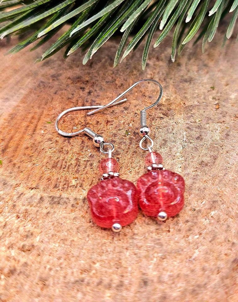 Adorable Nature Sparking Strawberry Quartz Hand Carved Paw S925 Earring