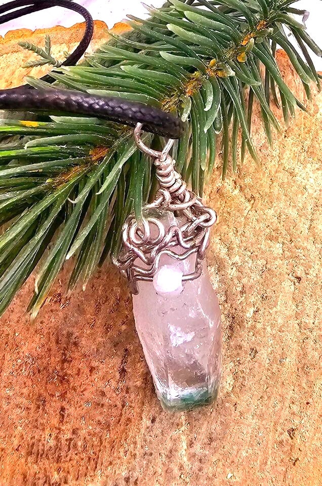Nature Green Phantom Long Point Wire Wrapped Pendant Necklace