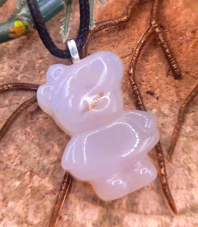 Adorable Nature Agate Hand Carved Peppa Pig Pendant Necklace.
