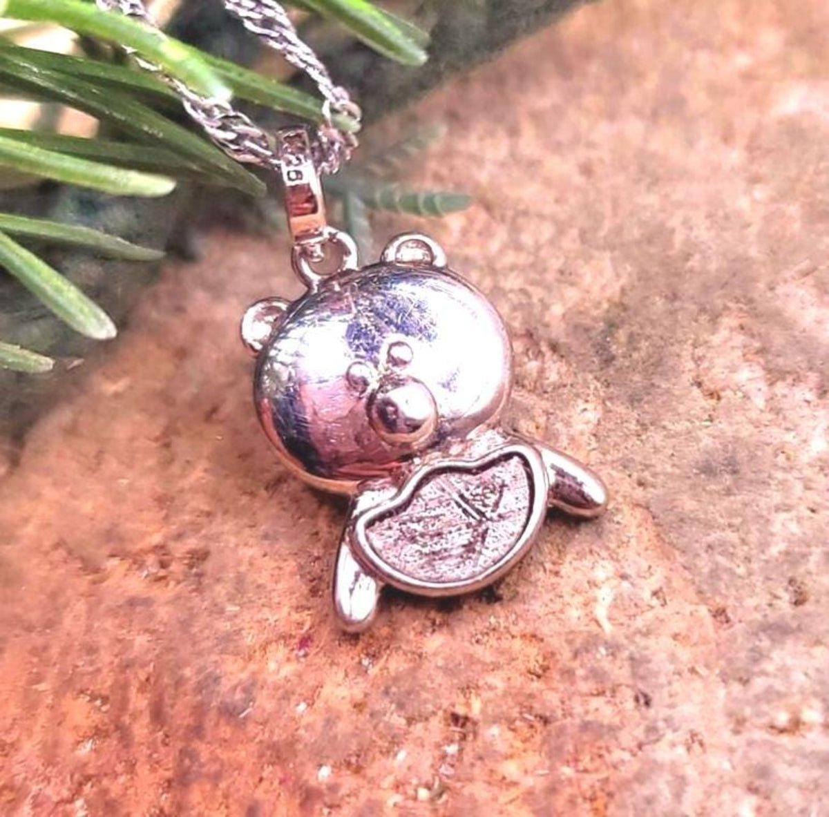 Gibeon Meteorite Pig Carries Gold 925 Pendant Necklace HD